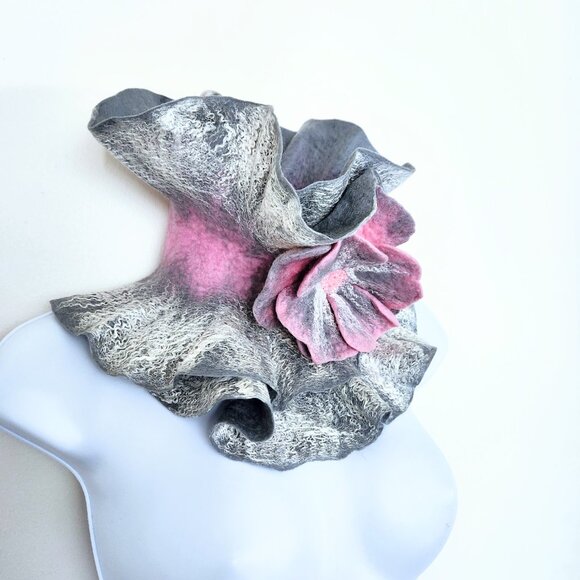 NWOT Handmade Felted Wool Wrap Scarf, Silk-Soft Nuno Felt, Women Neck Warmer - Picture 7 of 13